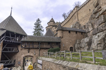 Bild: Der zweite Eingang zum Château du Haut-Koenigsbourg im Elsass, Frankreich
