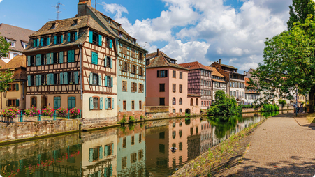 Canaux et maisons à colombages de Strasbourg lors d'une visite guidée privée