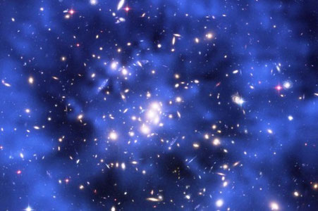 De spøgelsesagtige ringe på dette foto af verdensrumsteleskopet ”Hubble” er en inddirekte afbildning af den dunkle materie