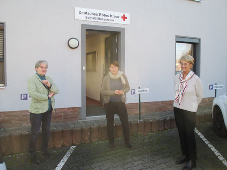 vlnr.: Christa Weyrauch (Vorstand DRK Odenwaldkreis), Petra Neubert (Kandidatin zur Landratswahl 2021), Friedel Weyrauch (Initiatorin der Selbsthilfegruppen DRK Odenwaldkreis)