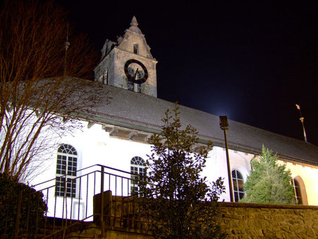 Kirche in Gsteig bei Nacht