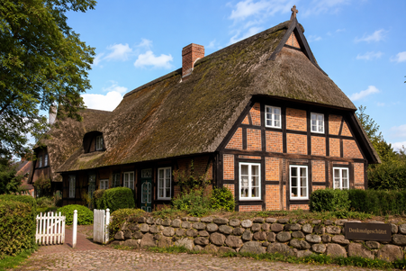 enkmalgeschütztes Fachwerkhaus mit Reetdach – Historische Immobilie in Norddeutschland