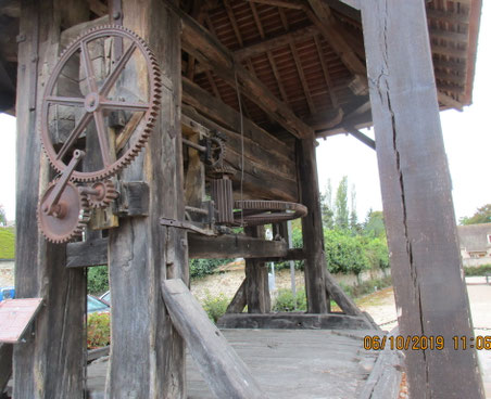 la machinerie a été revisitée dans les années 1780/1800 (rouages métalliques)