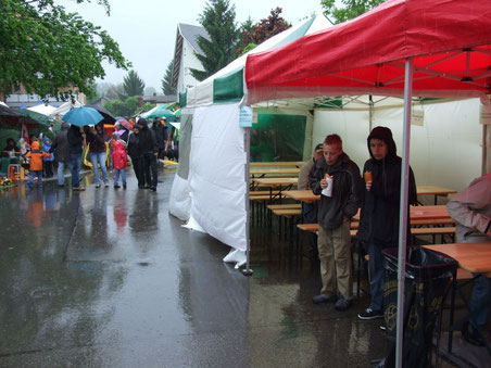 Wechselvoller Wolfhauser Dorfmärt: Wetterpech 2012...