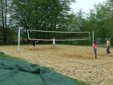 Die Badi Egelsee erhält ein zweites Beachvolleyball-Feld