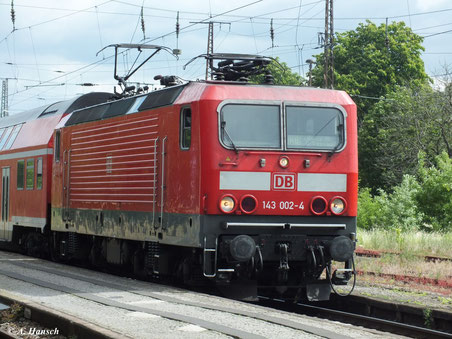 143 002-4 steht am 2. Juni 2012 mit RB nach Leipzig in Luth. Wittenberg Hbf.