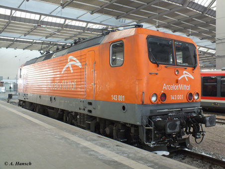 11. Februar 2012: Gerade erreicht 143 001-6 den Hbf. Chemnitz mit dem Sonderzug Cottbus-Schwarzenberg (über Annaberg)...