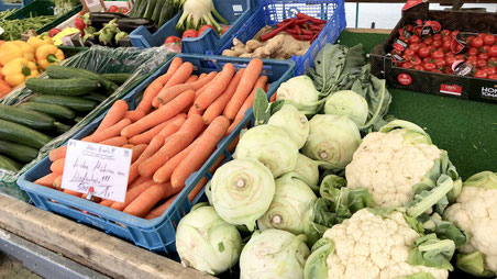 Wochenmarkt Karotten Kohlrabi Blumenkohl Tomaten Paprika Fenchel