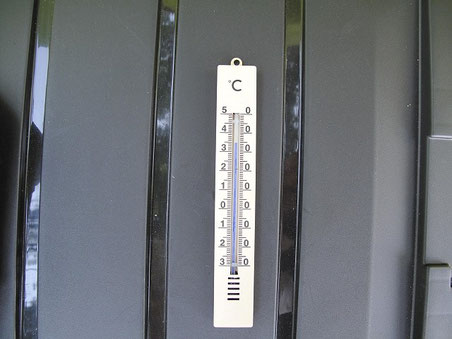 PM 1:10　日陰で気温を計測。３５度！　暑い訳だ・・