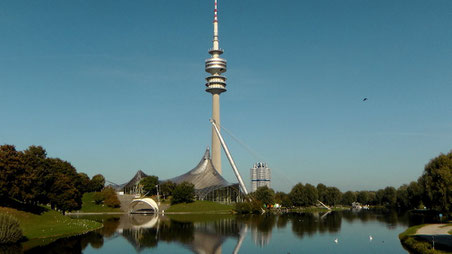 Olympiapark Olympiaturm Olympiasee in München © Copyright by Olaf Timm