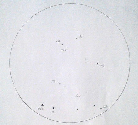 Dibujo a grafito del campo de V404Cyg y su posición observada la noche del 27 de junio 2015 desde el Complejo Astronómico de la Hita. Telescopio TEDI de 77cm y ocular de 9mm (273X)