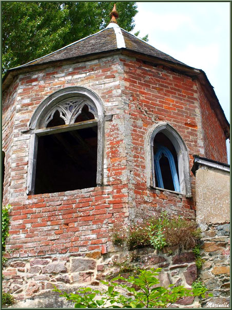 Tourelle au-dessus du lavoir d'une belle maison bourgeoise en bordure du Trieux, Pontrieux, Côte d'Armor (22)