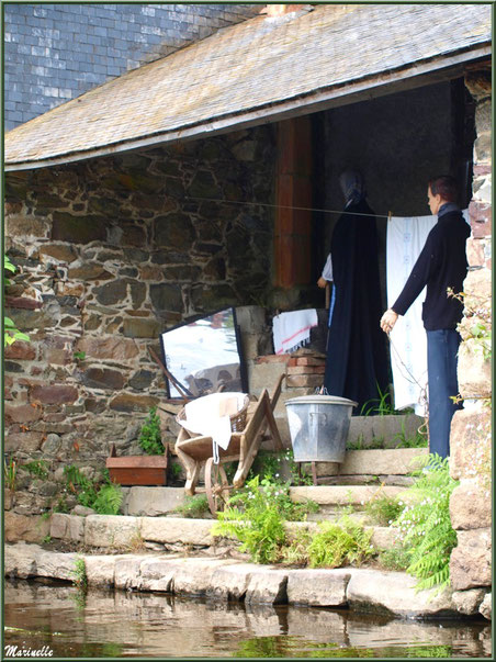 Lavoir et scène lavandière reconstituée sur Le Trieux, Pontrieux, Côte d'Armor (22) 