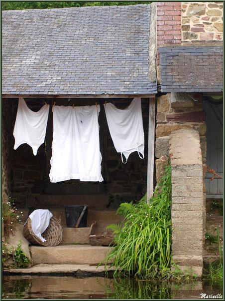 Lavoir et scène lavandière reconstituée sur Le Trieux, Pontrieux, Côte d'Armor (22) 