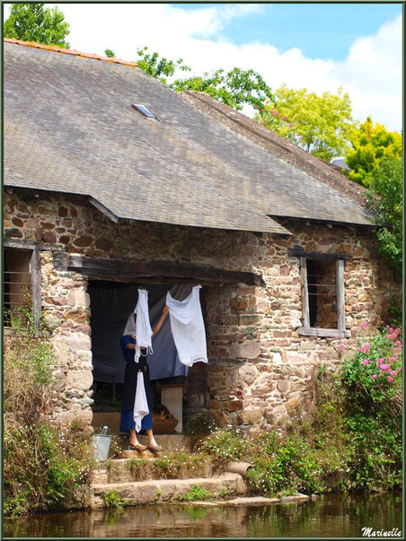 Lavoir et scène lavandière reconstituée sur Le Trieux, Pontrieux, Côte d'Armor (22) 