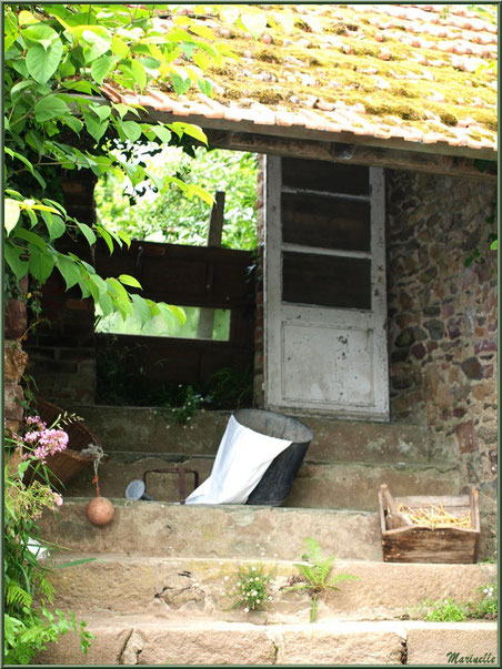 Lavoir et scène lavandière reconstituée sur Le Trieux, Pontrieux, Côte d'Armor (22) 