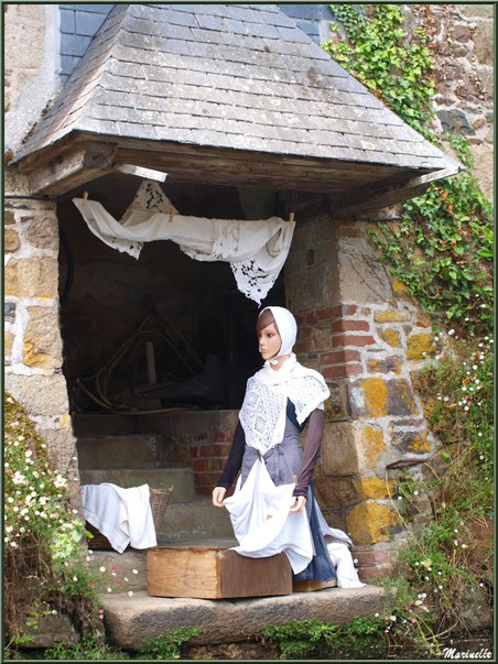 Lavoir et scène lavandière reconstituée sur Le Trieux, Pontrieux, Côte d'Armor (22) 