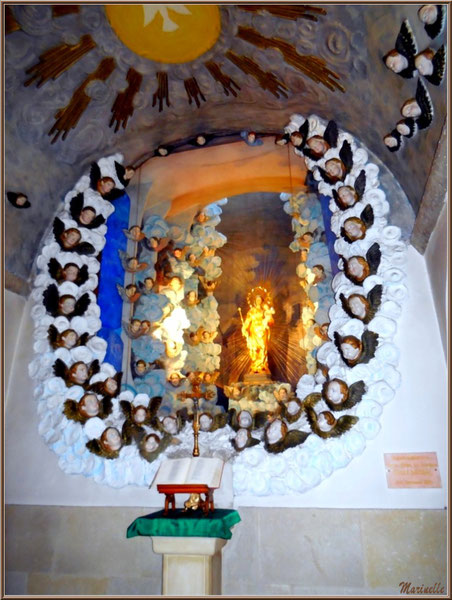 Sanctuaire Notre Dame de Lumière, statue dorée de la Reine du Ciel dans la crypte - Goult, Lubéron - Vaucluse (84)  