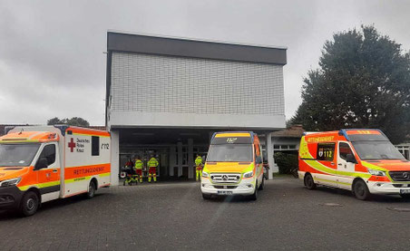 Einsatzort Sekundarschule: Auf der Toilette versprühtes Reizgas hält die Rettungskräfte in Atem.