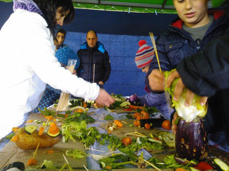 Frosinone. Bambini realizzano sculture con gli scarti delle verdure, foto Frosinoneweb