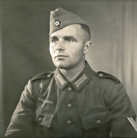 Josef Struwe aus Beisinghausen, Obergefreiter des 671. Regimentes der 715. Infanterie-Division der Deutschen Wehrmacht