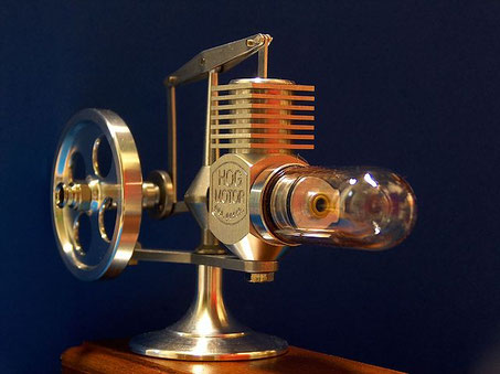 Par fdecomite — Stirling Motor close-up, CC BY 2.0, https://commons.wikimedia.org/w/index.php?curid=28685539