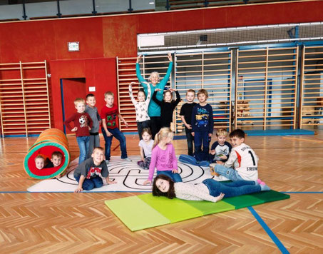Workshop Evo-Pädagogik an der VS Voitsberg mit Christine Kalcher, organisiert vom Verein Schultüte, finanziert von der Volksbank.