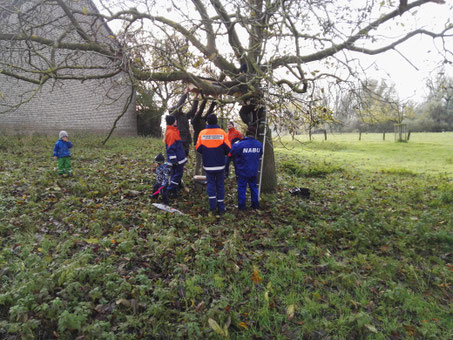 Die Feuerwehrjugend und NABU im Einsatz