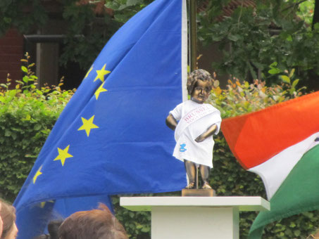 Brussels Yoga Day, Maneken Pis est un flou.