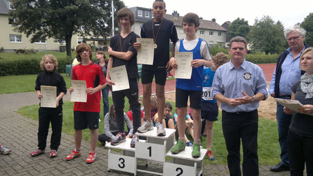 Kreismeisterschaft Wipperfürth, Jasper Oladeji - Platz 1 im Hochsprung