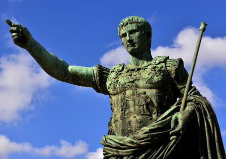 Überall im Römischen Reich wurden Statuen von Kaiser Augustus aufgestellt.