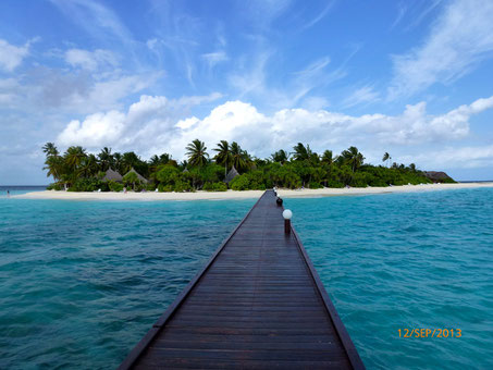 Angaga vom Wasserbungalow-Steg aus