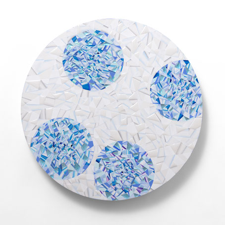 7「Circles -The Moon and Women-」綿布、岩絵具、銀箔、樹脂、アクリル絵具、木製パネル　Φ6(40.9cm)