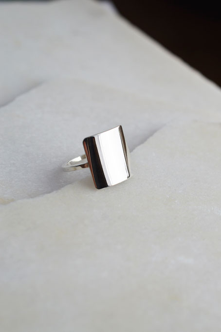 photo de la bague géométrique Forma F01 en argent poli brillant