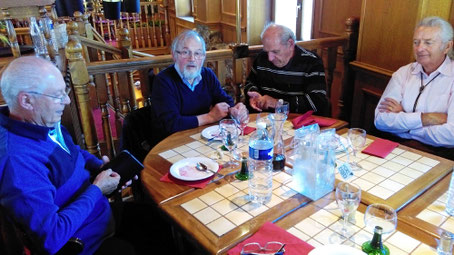 Chez Maître Kanter on retrouve les compères heureux pour une choucroute ?