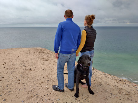 Inga Mücke, owner of BeCOME naturally privately with her partner and dog.