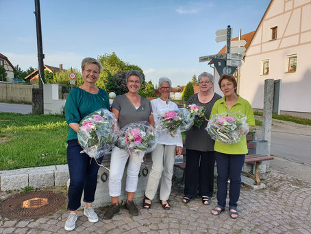 Ehrungen für 25 Jahre Mitgliedschaft. Von Links: Iris Gleichauf, Marina Schweigler, Christel Schaller, Angelika Neukum, Jutta Greitmann