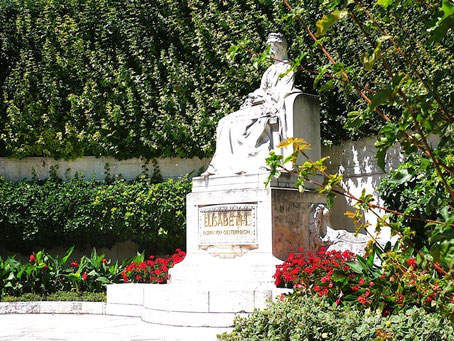 Auf den Spuren von Kaiserin Sissi in Wien: Sissi Denkmal im Volksgarten
