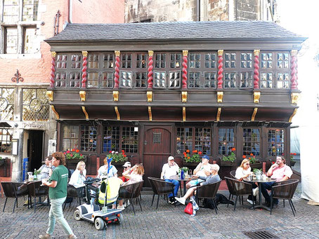 Aachen Geheimtipps: Historischer Postwagen