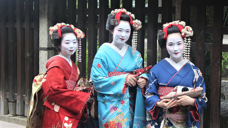 Kyoto Sehenswürdigkeiten: Traditionelle Geishas in Kyoto