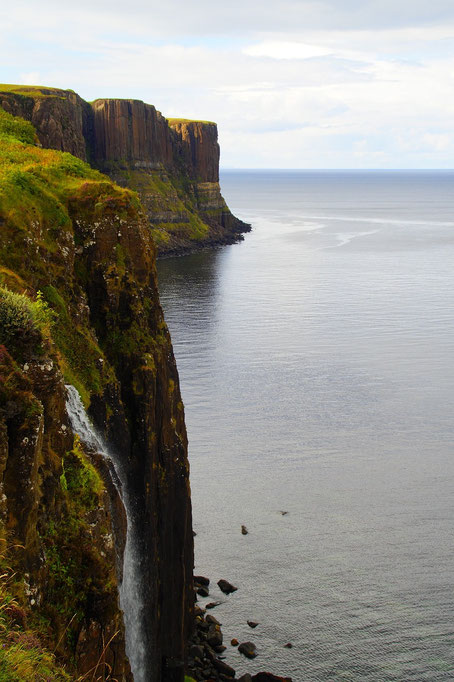 Isle of Skye Sehenswürdigkeiten: Mealt Falls am Atlantik Ufer