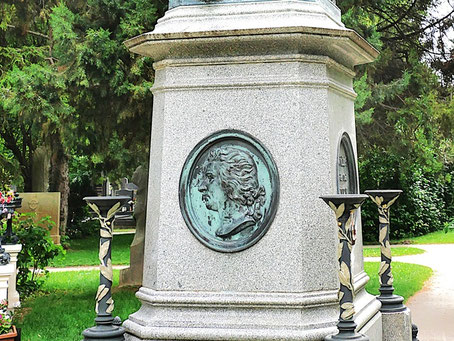 Wien Zentralfriedhof: Mozart Denkmal im Komponisten Viertel
