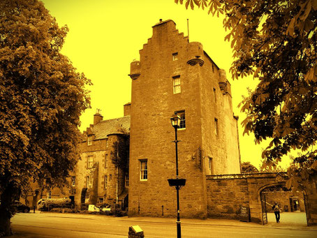 Im Geisterhotel in Schottland übernachten: Dornoch Castle