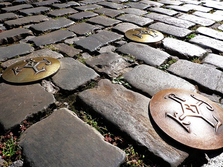 Aachen Geheimtipps: Geheime Spuren in den Pflastersteinen der Altstadt