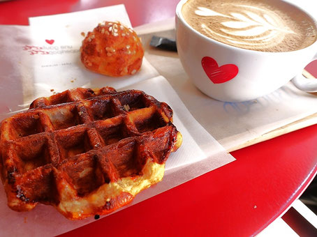 Tagesausflug Lüttich Tipps: Kaffeepause Une Gaufrette Saperlipopette