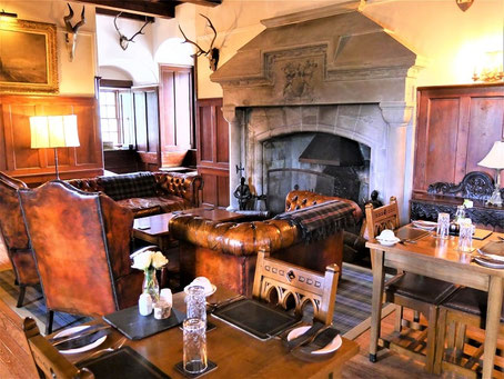 Schottland Schloss Hotel übernachten: Frühstück im Rittersaal
