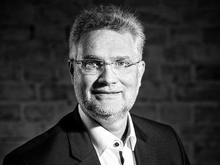 Portraitfoto Thomas Schäfer