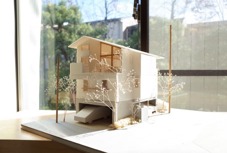 茨木のコートハウス   構造規模：木造2階建て 延床面積：144.88㎡ 設計監理：横内敏人建築設計事務所 施工：コアー建築工房