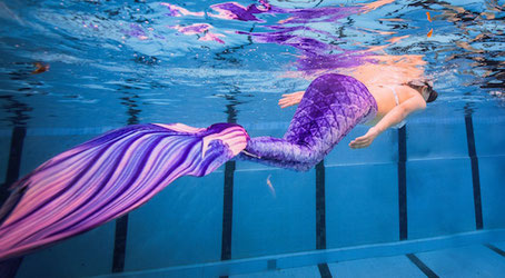 Mermaiding Erlebnisse für Teenager Meerjungfrauenschwimmen als Party Geburtstag Geschenk