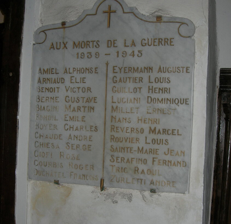 Plaque de l'église de Aups, une autre plaque figure sur le monument aux morts de la ville.